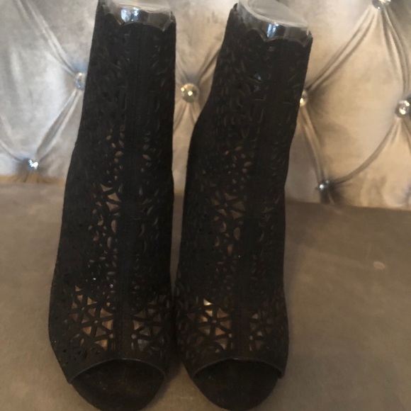 Heels - Picture 3 of 4